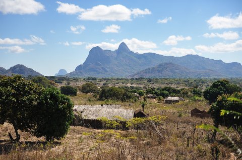 _612000-F2010___10727 Mozambique, train Nampula-Cuemba 360km, 12 heures