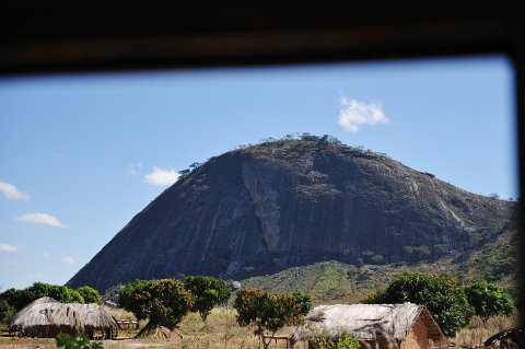 _613000-F2010___10730 Mozambique, train Nampula-Cuemba 360km, 12 heures