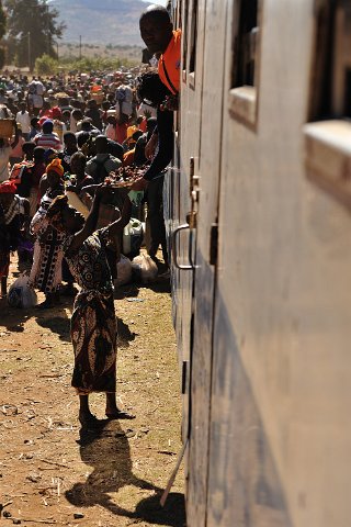 _635000-F2010___10831 Mozambique, train Nampula-Cuemba 360km, 12 heures