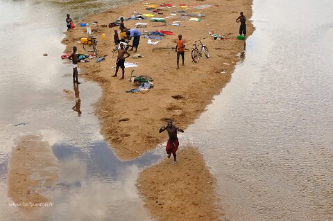 _195000-F2010___8007 Mozambique, pays Makonde, fleuve Messalo, le 2e plus important de la province reliant la province de Niassa à l'océan en 530km