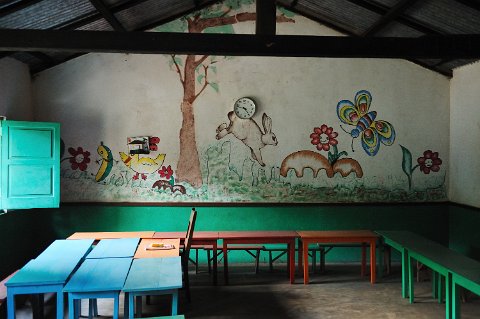 _216200-F2010___8041 Mozambique, pays Makonde, Muidumbe, école maternelle privée, mission San Nangolodo,180 élèves