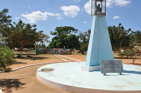 _394000-F2010___9477 Mozambique, Pemba, monument aux héros de l'indépendance