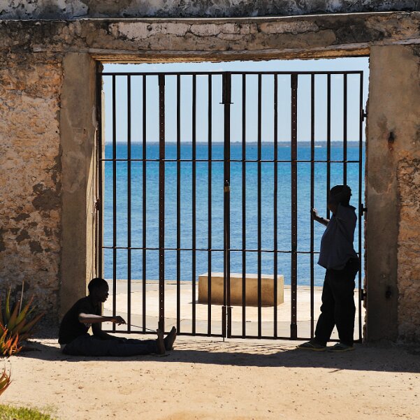 Ilha de Mozambique Plus encore qu'Ibo, Ilha de mozambique, 1.5km2, 14000hab, ancienne capitale du mozambique de 1507 à 1898, ayant bâti sa...