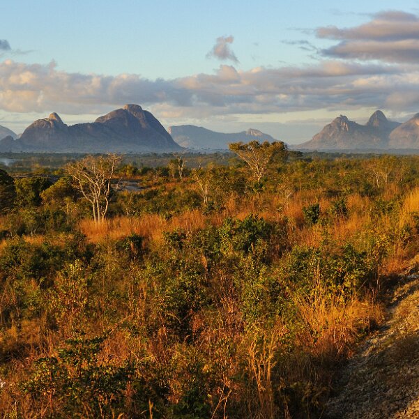 Monapo-Cuemba 360 km de paysages époustouflants qu'un inoubliable train hors d'âge parcourt en douze heures cahotantes. D'innombrables...