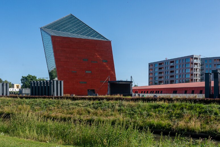 DSC_3571 Musée de la 2e guerre mondiale décidé en 2008 et inauguré en 2017. Le gouvernement du PIS s'est opposé à la vue universaliste du projet souhaitant une vue...