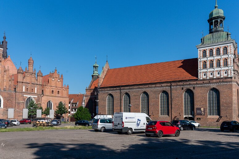 DSC_3219 A dte, basilique Ste Brigitte, église du XVIIIes pour son aspect actuel. Surtout célèbre pour avoir été l'église de Solidarnosc à ses débuts, le curé de...