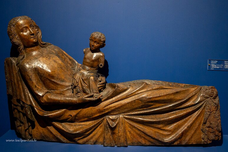 DSC_3680 Musée national, Marie en couches, Atelier de Cologne, XIVe s , sans doute doré et polychrome à l'origine.