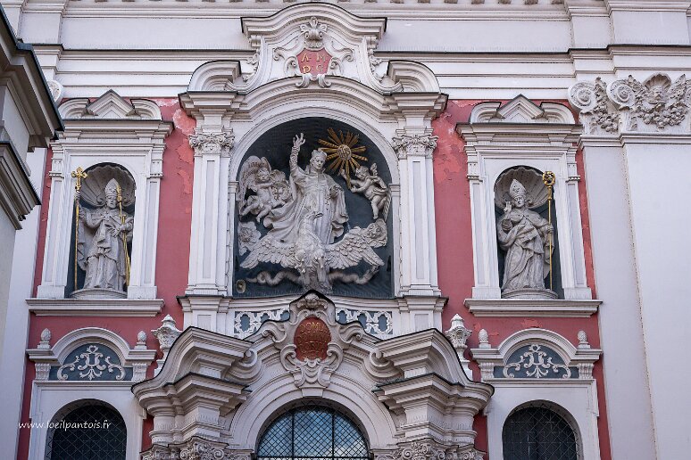 DSC_3942 Basilique Notre Dame du perpétuel secours, Sainte-Marie-Madeleine et Saint-Stanislas. Au centre St Ignace de Loyola tenant un bouquet de serpents, avec, à ses...