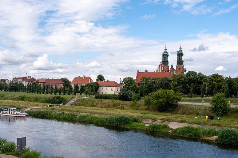 DSC_4067 Basilique archicathédrale Saints-Pierre-et-Paul, vue depuis la rivière Warta