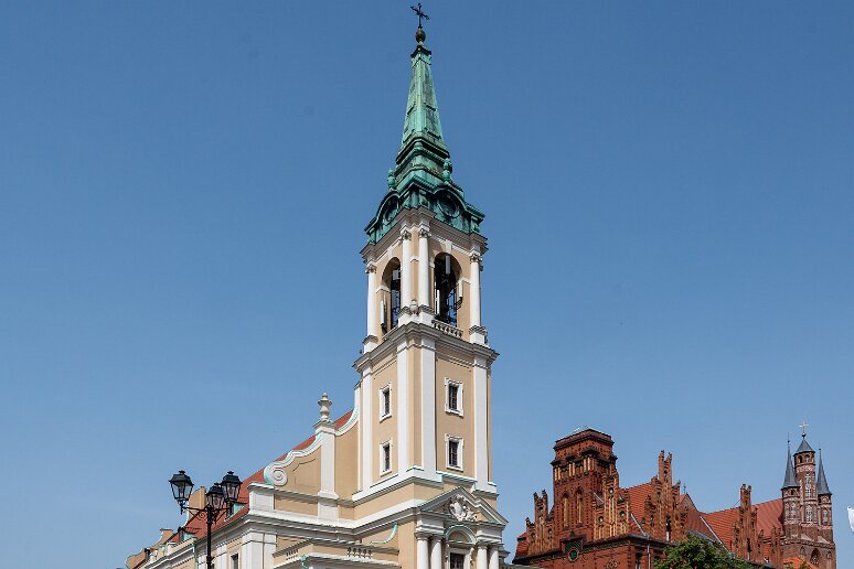 DSC_3751 Sur le Rynek, église du Saint Esprit construite comme église luthérienne au milieu du XVIIIe s