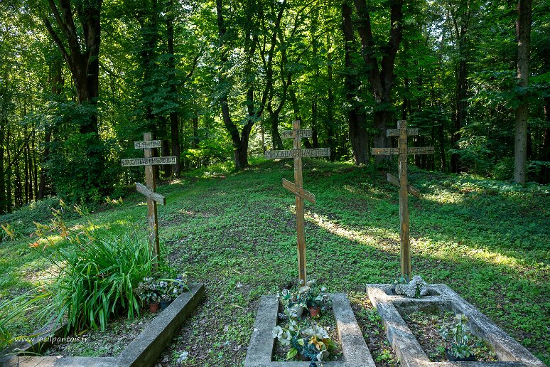 DSC_1546 Ulucz, église orthodoxe de l'ascension du seigneur (1659): tombes orthodoxes des années 40