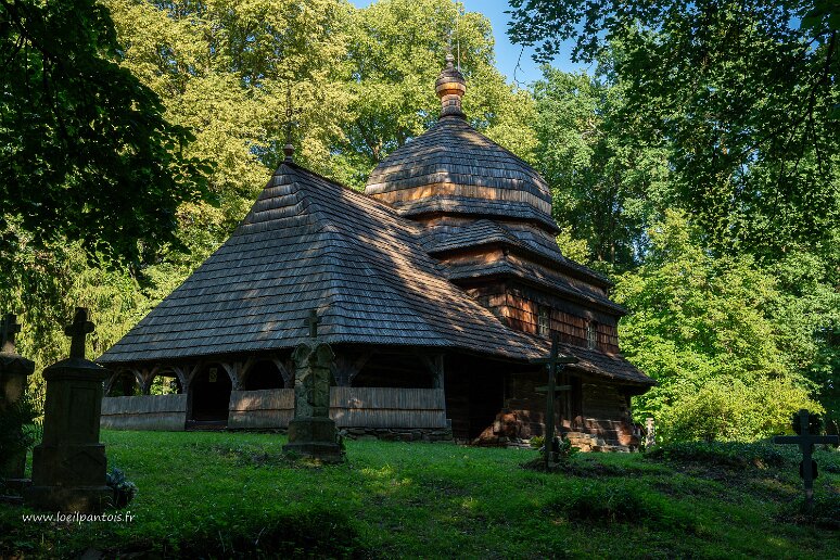 DSC_1549 Ulucz, église orthodoxe de l'ascension du seigneur (1659): l'église est précédée d'un large avant porche couvert