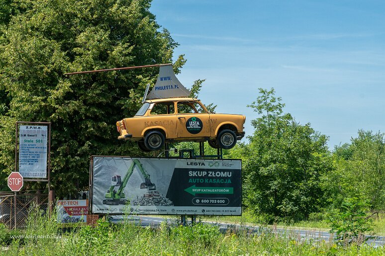 DSC_1761 Près de Stale, publicité pour une casse automobile appartenant au groupe Phulesta.