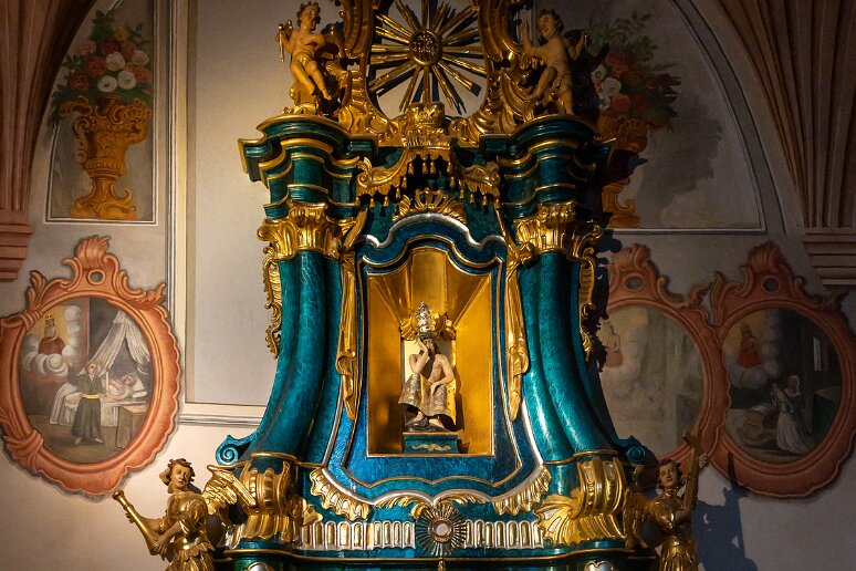 DSC_1768 Eglise rectorale du St Esprit (juste après la porte d'Opatow) église d'un ancien monastère hospitalier fondée en 1303, détruite ensuite par de nombreux...