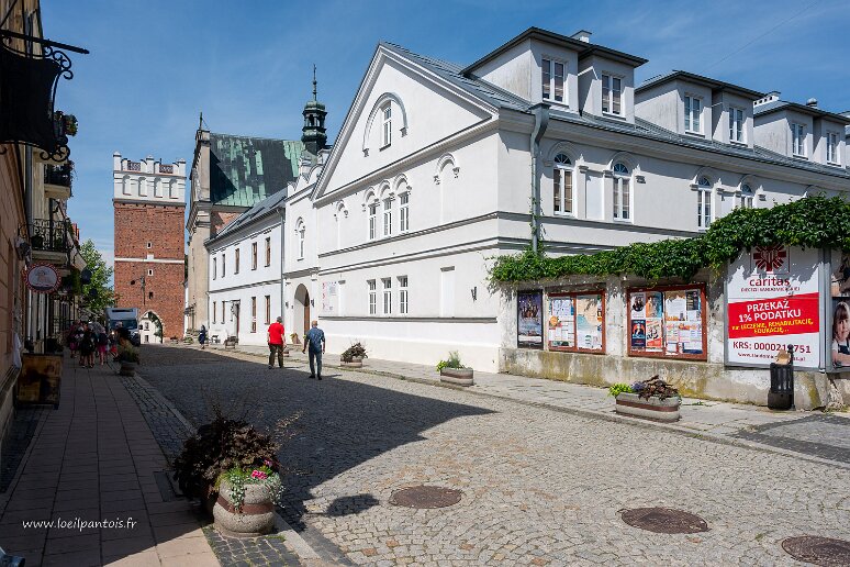 DSC_1790 La porte d'Opatow (Brama opatowska), seule survivante des 4 portes de l'enceinte, construites au XIVe s par Casimir le grand