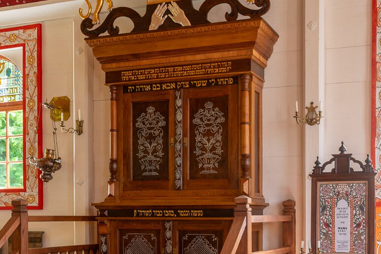 DSC_1593 Musée d'architecture populaire de Sanok, synagogue de Polianec, reconstruite, l'arche sainte qui contient les rouleaux de la torah