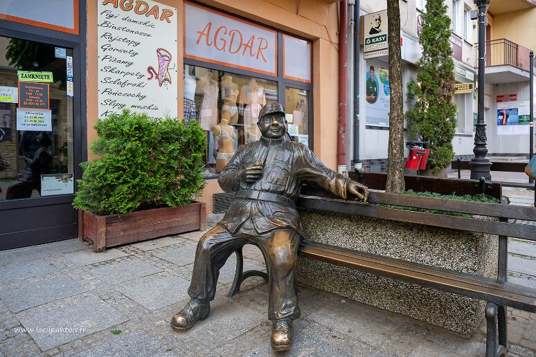 DSC_1748 Le célèbre soldat Švejk, sculpture d'Adam Przybysz d'après le roman tchéque de Jaroslav Hašek (1883 - 1923) terminé par son ami Karel Vaněk. Dans le roman Svejk...