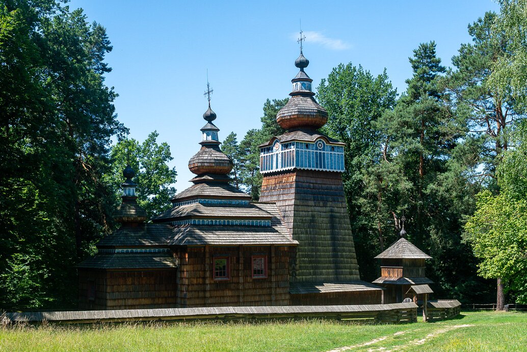 Musée d'architecture populaire Depuis 1958, ce musée regroupe des constructions traditionnelles démontées de leur lieu d'origine et remontées ici. 38...