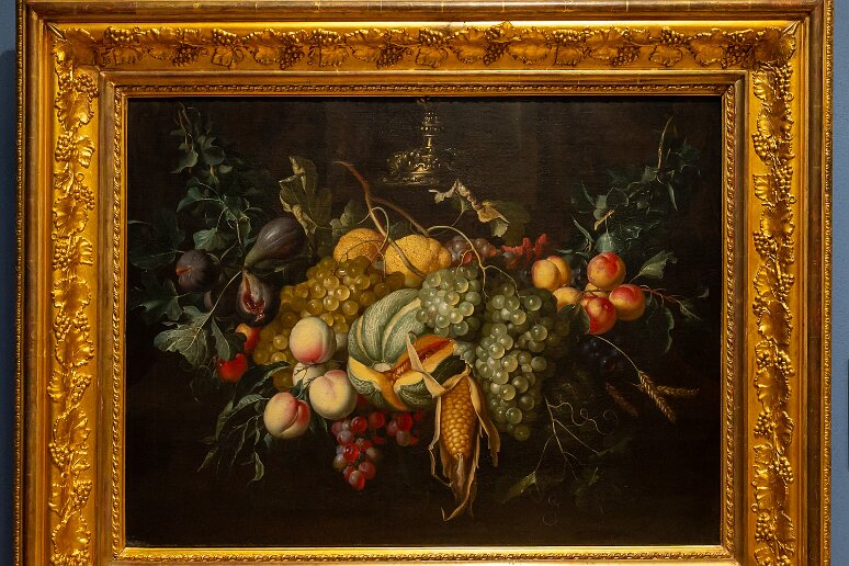DSC_2100 Nature morte, maïs, fruits et gobelet (ce dernier coupé lors d'une retaille de la toile), Alexandre Coosemans (1627-1689) peintre flamand