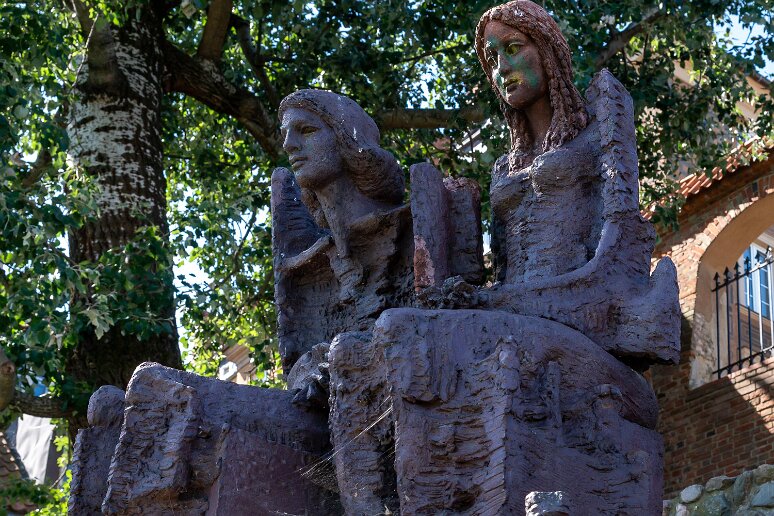 DSC_2475 Monument à Wars et Sawa, fondateurs légendaires de Varsovie. Les légendes expliquant cette fondation sont nombreuses: couple accueillant un duc perdu dans la...