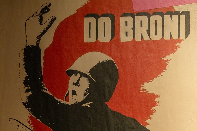 DSC_2347 Musée de l'insurrection de Varsovie, Aux armes, unis et combinés, nous vaincrons l'ennemi demain