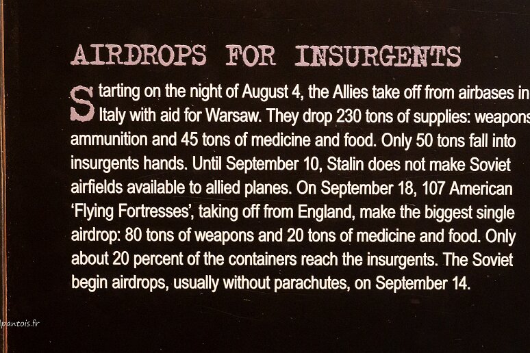 DSC_2364 Musée de l'insurrection de Varsovie, Une aide 