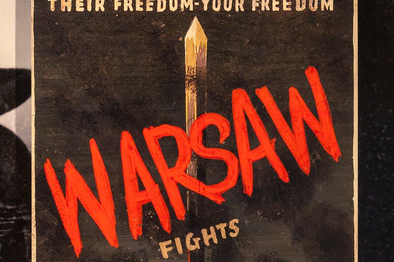 DSC_2375 Musée de l'insurrection de Varsovie, En 1939, le gouvernement en exil de Pologne émigra en Angleterre et l'essentiel de son armée rejoignit les alliés. Dès...