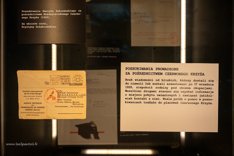 DSC_2306 Musée de Katyn, de très nombreuses familles recherchant leurs proches arrêtés après le 17 septembre 1939, se sont adressées à la Croix rouge, bien entendu sans...