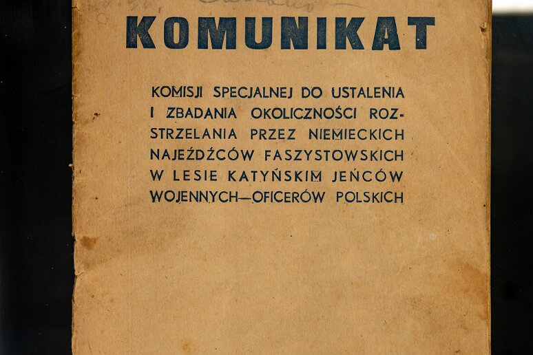 DSC_2322 Musée de Katyn, la commission Nicolas Burdenko, nommée par l'URSS, remit en janvier 1944 un rapport qui imputait tous les massacres à l'armée allemande. Ce...