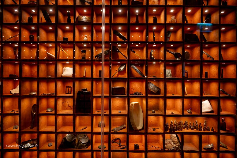 DSC_2335 Musée de Katyn, quelques-uns des objets retrouvés dans les 6314 corps des fosses communes de Mednoïe (près de Kalinine)