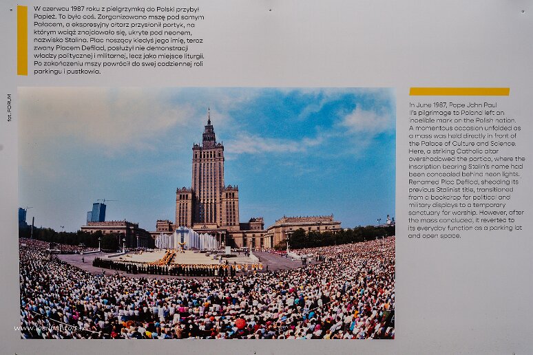 DSC_2775 Photo de la messe historique de Jean Paul II en 1967 devant le palais de la culture. Jean Paul II reste le héros incontesté de la Pologne jusqu'à aujourd'hui