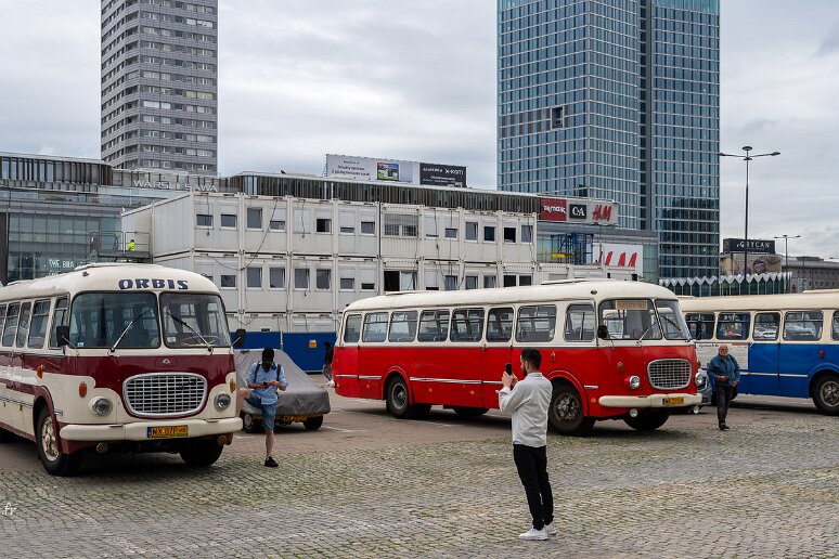 DSC_2802 Orbis est la plus grande et plus ancienne (1920) agence de tourisme polonaise. Elle a été scindée en une compagnie de transport et une société hotelière...
