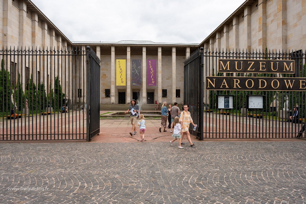 Musée national Un immense musée, ouvert en 1938 dont le titre de gloire est de présenter 120 fresques murales provenant de la...