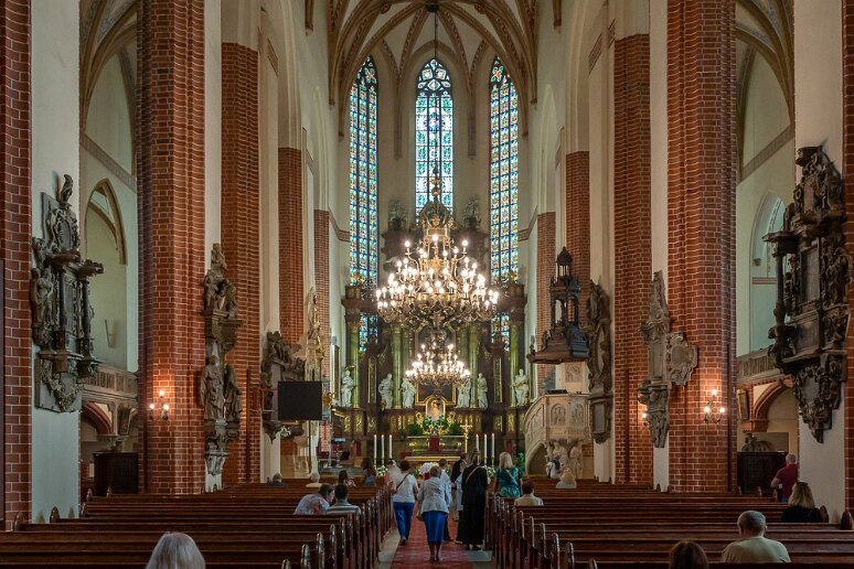 DSC_0126 Legnica, cathédrale St Pierre et St Paul, nef
