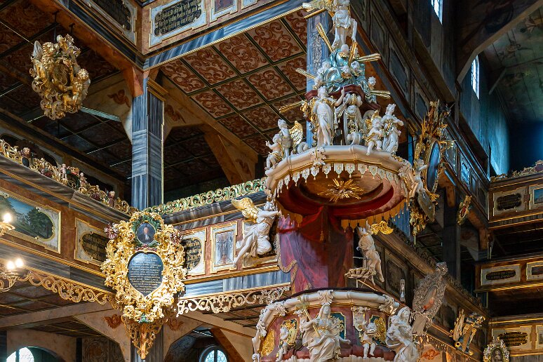 DSC_0225 Eglise de Swidnica, Chaire commandée au même charpentier que l'autel par un autre fidèle, consacrée en 1729. Comme la plupart des chaires de cette région, elle...