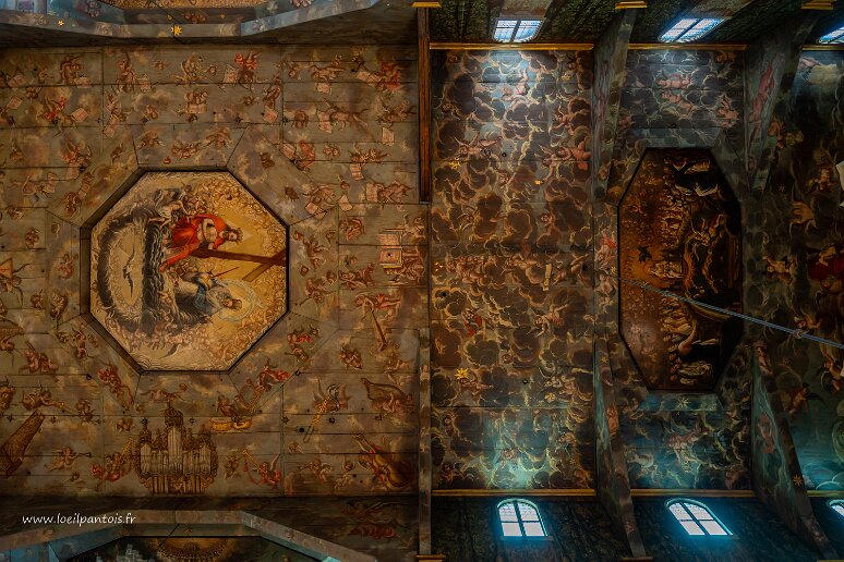 DSC_0227 Eglise de Swidnica, détail peintures du plafond exécutées en 1696 par Chrystian Sussenbach et Chrystian Kolitschky, à gauche la Trinité, à droite Dieu le père,...