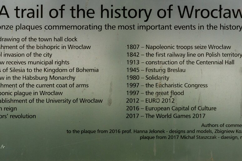 DSC_0263 Le chemin de l'histoire de Wroclaw contient 20 plaques de cuivre installées depuis 2016, place Nankiera