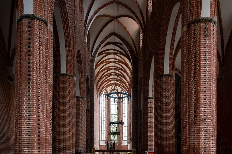 DSC_0268 Eglise Saint Vincent et St Jacob, franciscaine fondée en 1232-1234 par Henri II le Pieux et terminée par sa veuve après son décès à la bataille de Legnica....