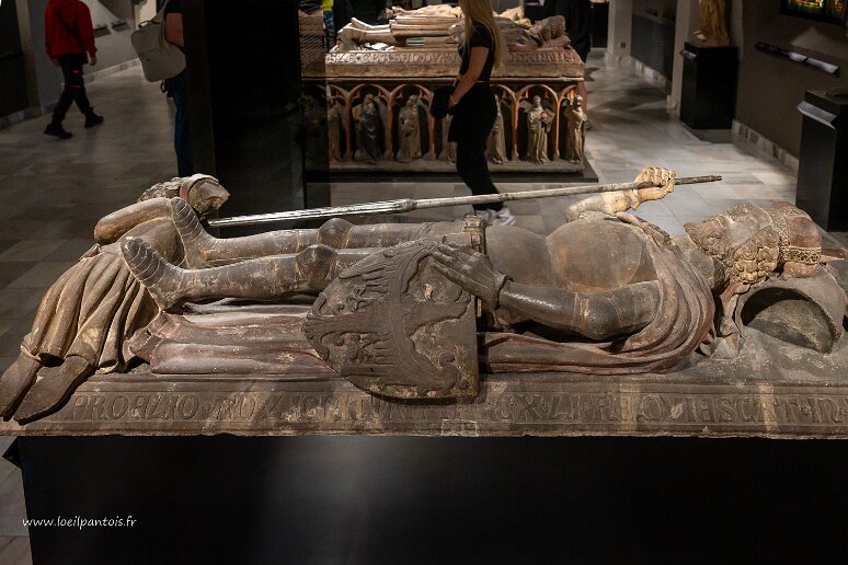 DSC_0510 Musée national, dalle funéraire de Henri II le pieux (1197, 1241 à la bataille de Legnica contre les mongols), 1380