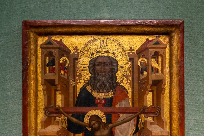 DSC_0515 Musée national, trône de grace (figure traditionnelle représentant une composition verticale de la Ste Trinité, le St esprit étant ici représenté au sommet de...