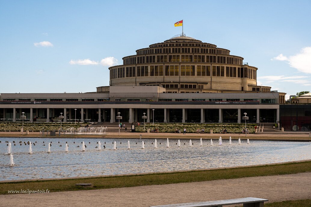 Le parc du centenaire La halle du centenaire, le parc qui l'entoure et le pavillon des quatre coupoles constituent un agréable lieu de...