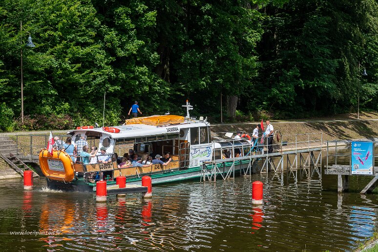 DSC_2923 Canal d'Elblag, cale de Pochylnia Jelenie. montée des bateaux sur les chariots de transport