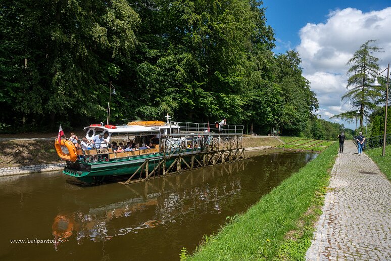 DSC_2925 Canal d'Elblag, cale de Pochylnia Jelenie. sortie du chariot du bac de départ