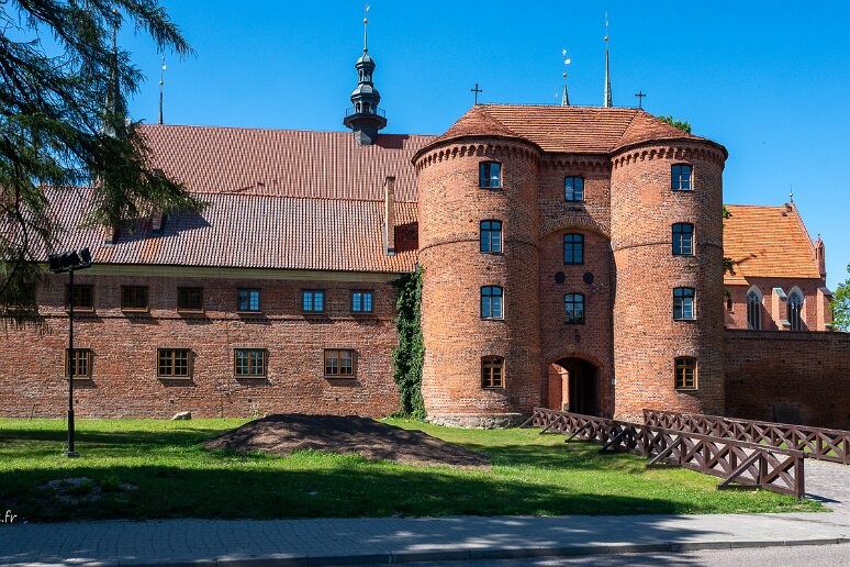 DSC_2982 Complexe de la cathédrale de Frombork, porte sud des fortifications