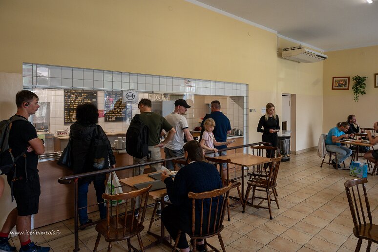 DSC_1120 Bar mleczny „Szkolny” (bar à lait école), avenue Jean Paul 2, près de Nova Huta. Autrefois restaurant subventionné pour fournir une nourriture (essentiellement...