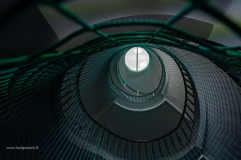 DSC_1153 Nova Huta, escalier intérieur du bâtiment administratif de l'aciérie