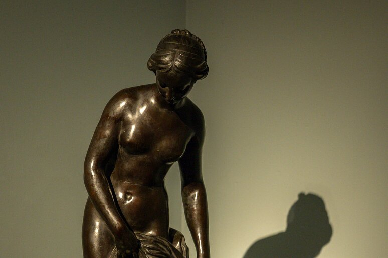 DSC_1082 Musée des princes Czartoryski, femme descendant au bain, sculpteur français inconnu, d'après Etienne Maurice Falconnet (1716-1791)