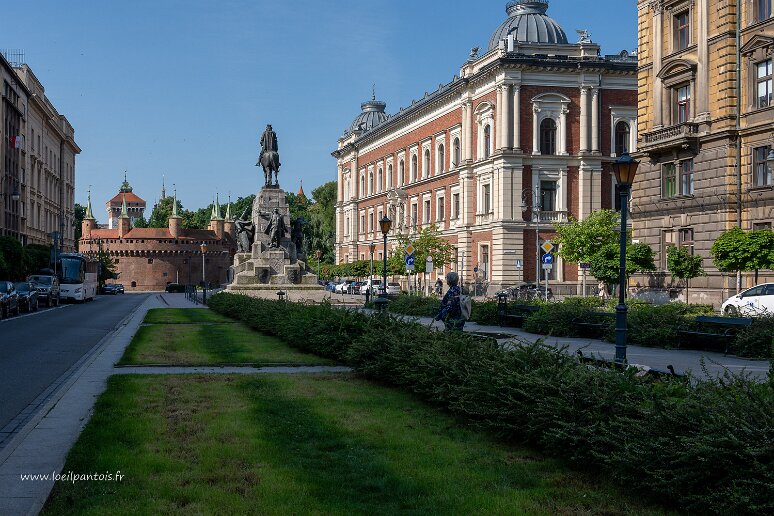 DSC_0995 Place Matejki, juste à l'extérieur au nord des remparts, fut ainsi nommée de son vivant en l'honneur de Ian Matejko (1838-1893) plus grand peintre historique de...