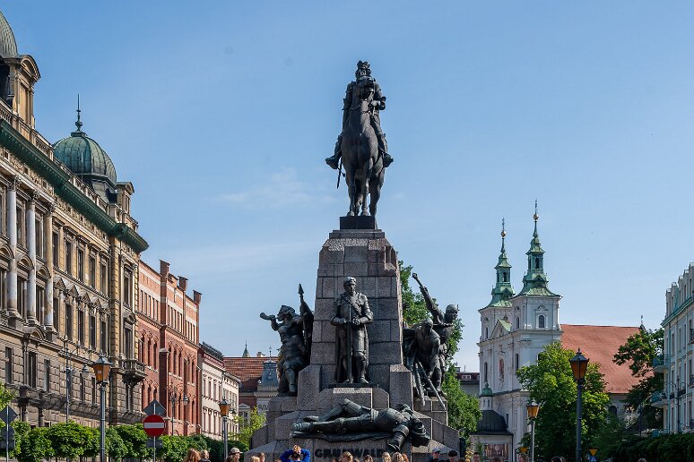 DSC_0999 Place Jan Matejko, monument à la bataille de Grunwald (1910, détruit par les nazis et remplacé en 1976). La bataille de Grunwald eut lieu en 1410 contre les...