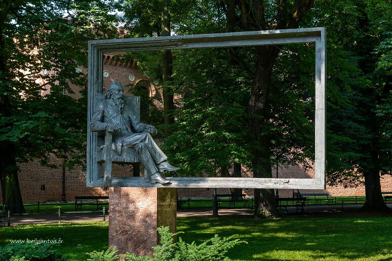 DSC_1000 Monument à Ian Matejko, (1838-1893) à coté de la Barbacane